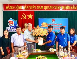 Mặt trận tỉnh Ninh Thuận thăm, chúc mừng Tỉnh đoàn ngày 26/3
