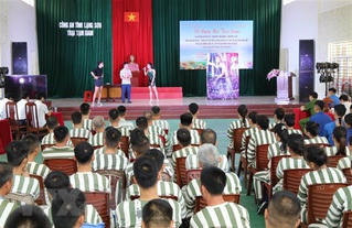 Ân giảm từ hình phạt tử hình xuống tù chung thân cho 11 bị án