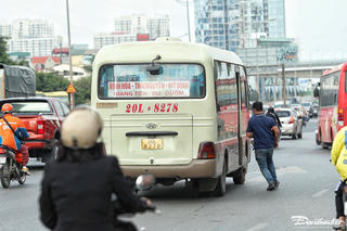 Hà Nội: Xe dù, bến cóc như 'mở hội' trên đường Phạm Hùng