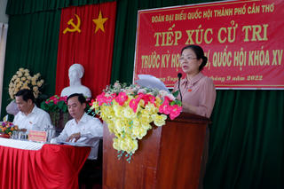 Phó Chủ tịch Trương Thị Ngọc Ánh tiếp xúc cử tri phường Long Tuyền, quận Bình Thuỷ