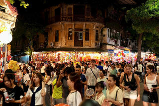 Phố Hàng Mã rực rỡ, lung linh chào đón Trung thu