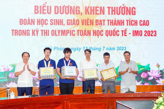 Hải Phòng: Thưởng 900 triệu đồng 2 học sinh giành hai Huy chương Toán quốc tế