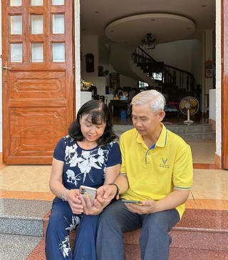 Nhận lương hưu tháng 5 sớm: Niềm vui nhân đôi
