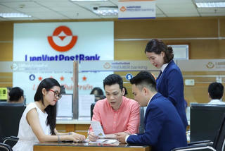 HOSE nhắc nhở một ngân hàng vi phạm công bố tài liệu ĐHĐCĐ 2022