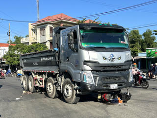 Quảng Nam: Xe tải va chạm với xe máy một người phụ nữ tử vong