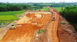 [ẢNH]: Đẩy nhanh tiến độ thi công Dự án cao tốc Quảng Ngãi - Hoài Nhơn