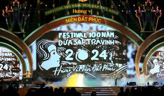 Khai mạc Festival 100 năm Dừa sáp Trà Vinh