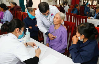 Tạo lưới an sinh cho người cao tuổi
