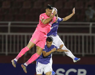 Vòng 23 V.League 2022: Những nỗ lực đào thoát
