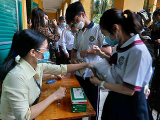 Có 6 thí sinh ở TP HCM bị đình chỉ do mang điện thoại