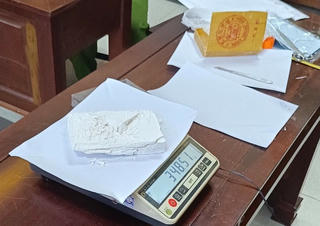 Bắt giữ người đàn ông tàng trữ 1 bánh heroin