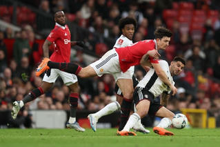 Man Utd thắng vất vả trước Fulham ở trận tứ kết FA Cup