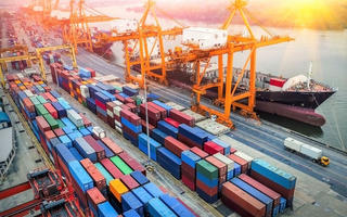 Xử phạt loạt phương tiện chở quá tải tại cảng biển