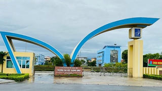 136 giảng viên trường Đại học Quảng Bình bị nợ lương và bảo hiểm nhiều tháng