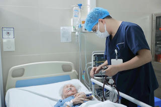 Biến chủng mới Covid-19: Nguy cơ lây lan nhanh, triệu chứng nhẹ
