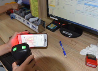 Người dân được thụ hưởng nhiều tiện ích từ chuyển đổi số lĩnh vực BHXH, BHYT