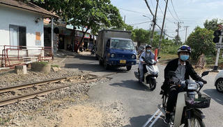 Đề nghị chấn chỉnh công tác thi công sửa chữa các đường ngang đường sắt