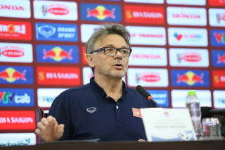 HLV Philippe Troussier: Trao cơ hội, tạo sự cạnh tranh