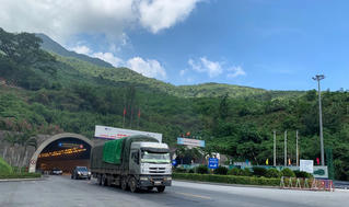 Đà Nẵng: Tạm dừng lưu thông qua hầm Hải Vân
