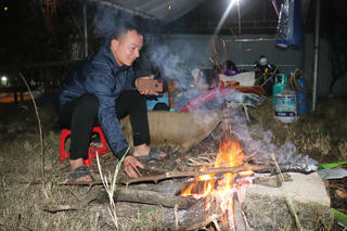 Đào, quất bán 'ì ạch' khiến tiểu thương như ngồi trên đống lửa