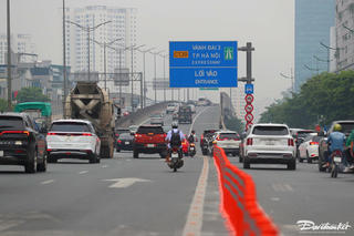 Thông xe hai đơn nguyên cầu vượt Mai Dịch, nhiều người còn bỡ ngỡ