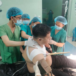Quảng Ngãi: Cứu sống người đàn ông bị khúc keo đâm thủng bụng