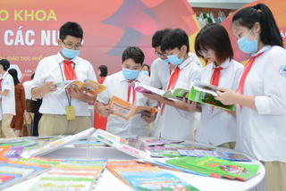 Bộ GDĐT thẩm định bản mẫu sách giáo khoa lớp 5 và môn Ngoại ngữ 1