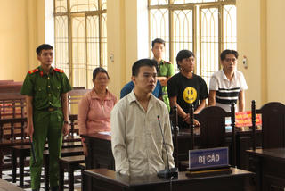 Quảng Nam: Đâm bạn trọng thương, một thanh niên lĩnh án 8 năm tù  