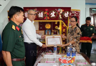 Truy tặng Bằng khen Trung tá Trương Hồng Kỳ dũng cảm cứu người