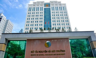 Bộ Tài nguyên và Môi trường đình chỉ công tác hai cán bộ bị khởi tố