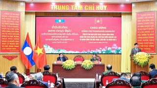 Tổng Bí thư, Chủ tịch nước Lào thăm và làm việc với Quân khu 4