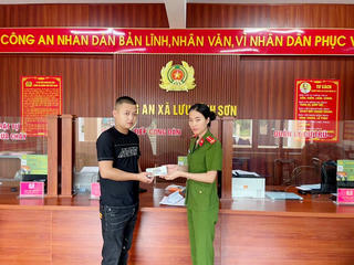 Nam thanh niên trả lại 60 triệu đồng do người khác chuyển nhầm vào tài khoản
