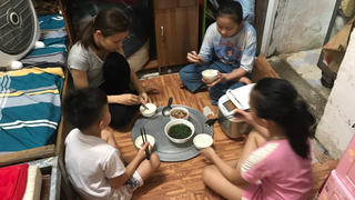Công nhân khốn khổ vì 'bão giá'
