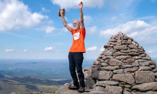 Người đàn ông Scotland 82 tuổi hoàn thành nhiệm vụ leo lên mọi đỉnh núi Munro 