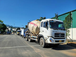 Hoà Bình: Trung tâm 28-01S mở trở lại, ô tô nối đuôi nhau vào kiểm định