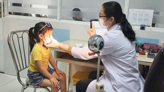 Đau mắt đỏ lây lan mạnh