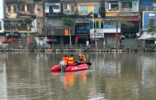 Hải Phòng: Đôi nam nữ bỏ lại ô tô, nhảy xuống sông Tam Bạc rạng sáng mùng 2 tết