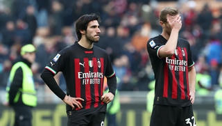 AC Milan thất bại đau 2-5 trước Sassuolo