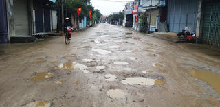 Khốn khổ vì đường xuống cấp