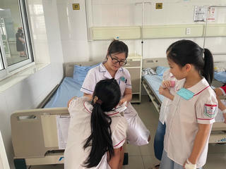 Quảng Ninh: 33 học sinh bán trú nhập viện sau bữa cơm trưa