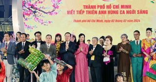Hình ảnh Chủ tịch nước dự Chương trình nghệ thuật đặc biệt “Xuân Quê hương 2024”