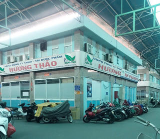'Cơn bão' quét hàng giả: Khoảng lặng tại các chợ sầm uất ở TP Hồ Chí Minh