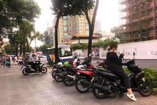 Gỡ vướng thu phí vỉa hè