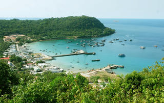 Gian nan 'gieo' chữ nơi đảo xa