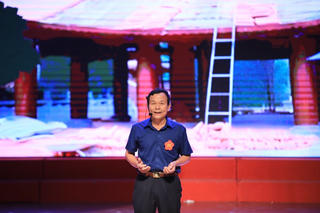 Hết mình với công việc, với nhân dân