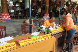 Minh bạch tiền công đức
