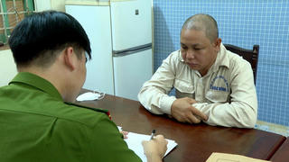 Sử dụng bằng lái xe giả, tài xế ô tô bị khởi tố