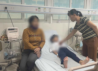 Quảng Ngãi: Gần 30 học sinh ăn đồ lạ bị ngộ độc thực phẩm