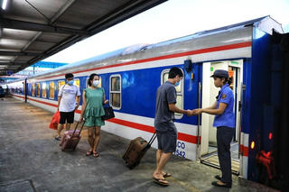 Giảm giá vé tàu cho hành khách đi Hải Phòng tham dự Lễ hội Hoa Phượng