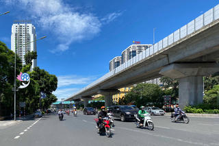 Hà Nội tháo dải phân cách cứng trên đường Nguyễn Trãi